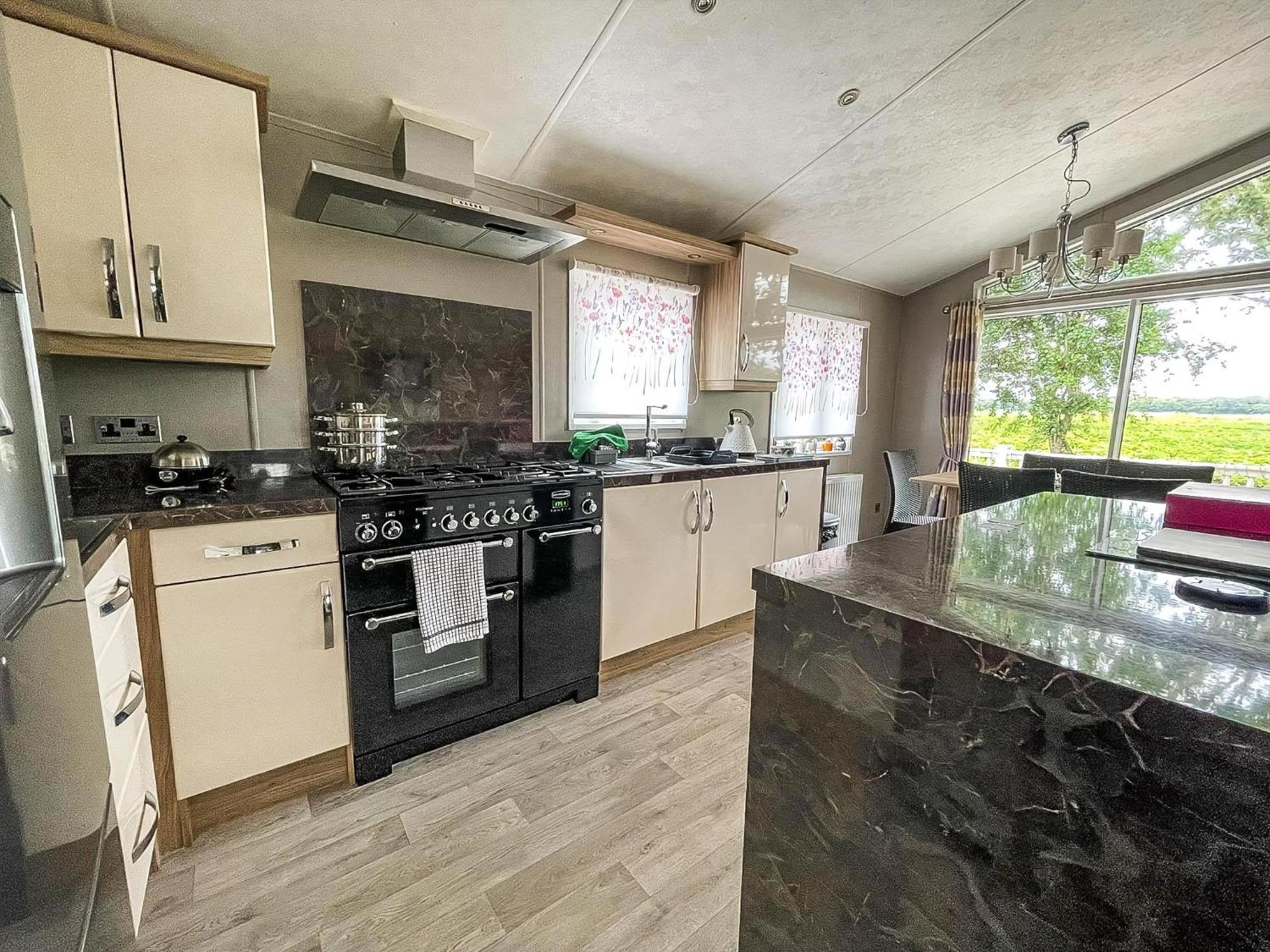 Lodge Stunning With Decking At Oaklands In Essex Ref 39017rw Clacton-on-Sea